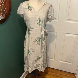 LOFT Cream and Green Ruffled floral Midi dress size 6‎